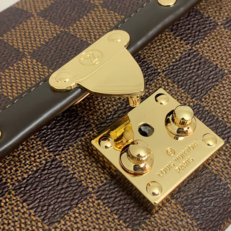 B1X41E10 Popular leather wallets