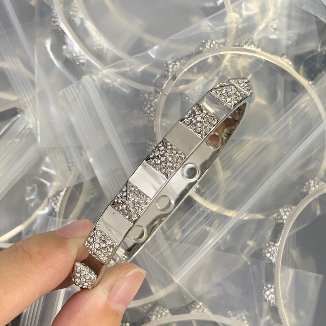 X1Z74VL62K  Popular Bracelets