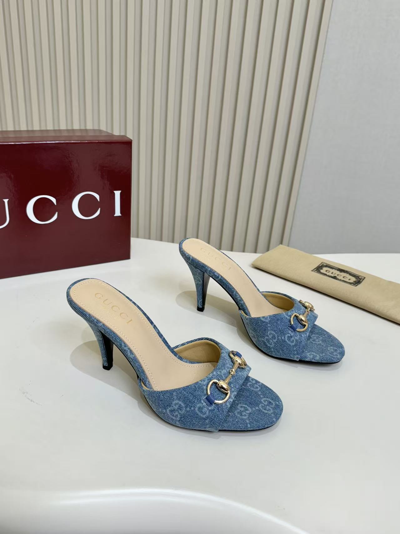 Z2R76B30 Popular high-quality  canvas shoes