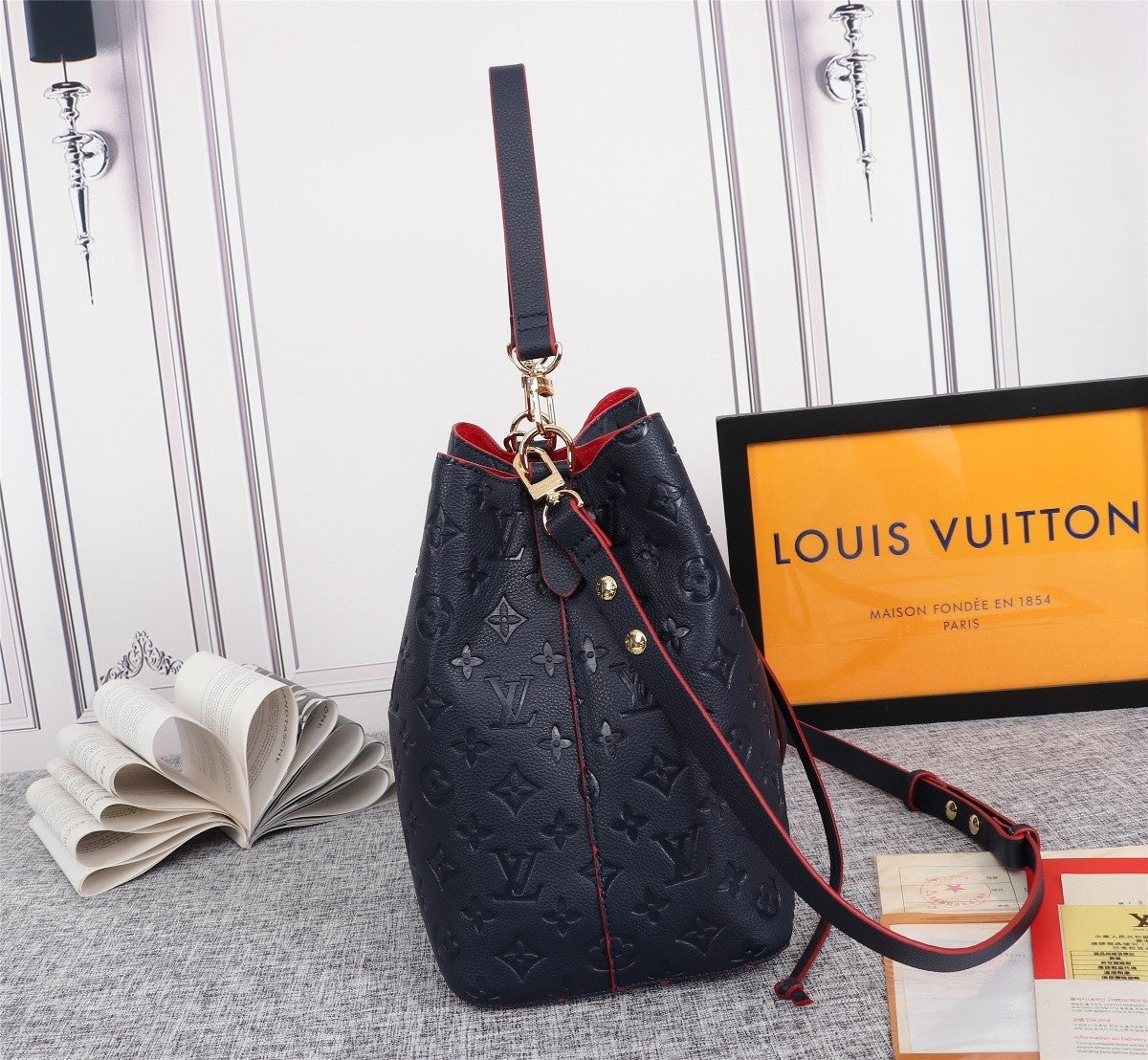 B12X73E60 Popular leather bag 