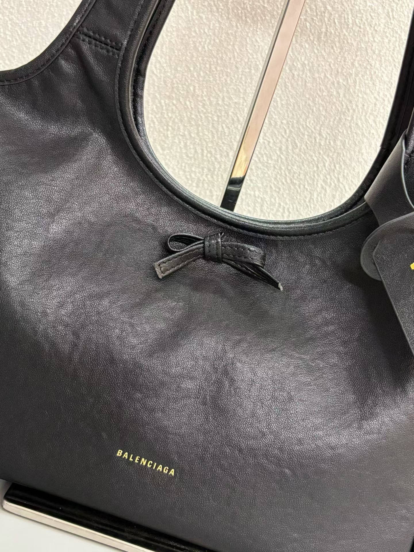B1N36J11 Popular leather bag
