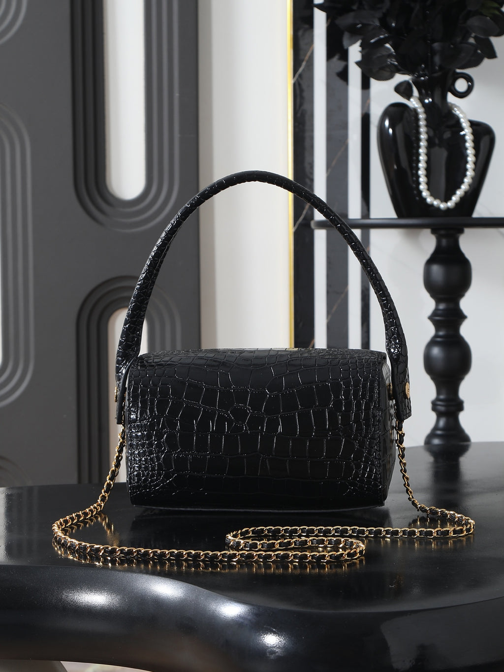 B1R76C22 Popular leather bag
