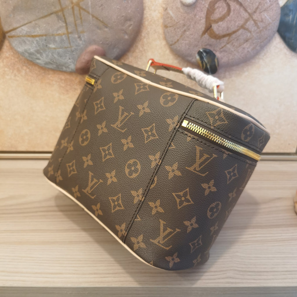 B1X34E273 Popular  leather bag 