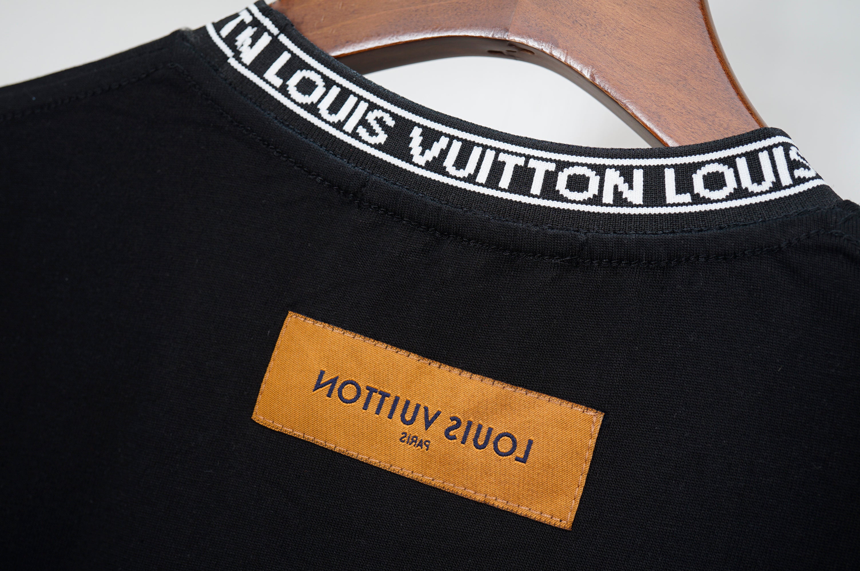 U1R76E21 Popular T-shirts
