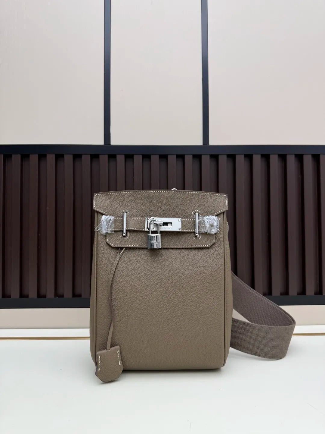 B1P36H45 Popular leather bag