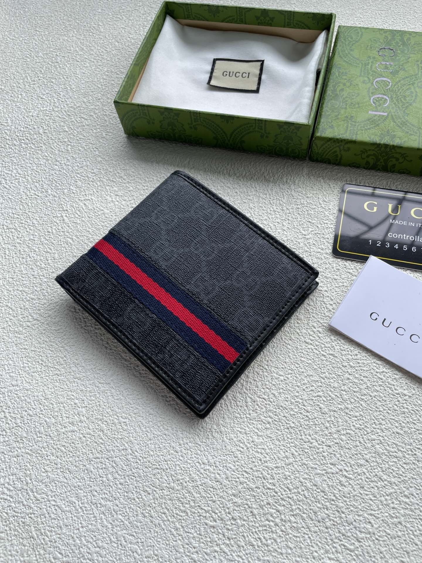 B1X56B9 Popular leather wallets ( with full packaging )