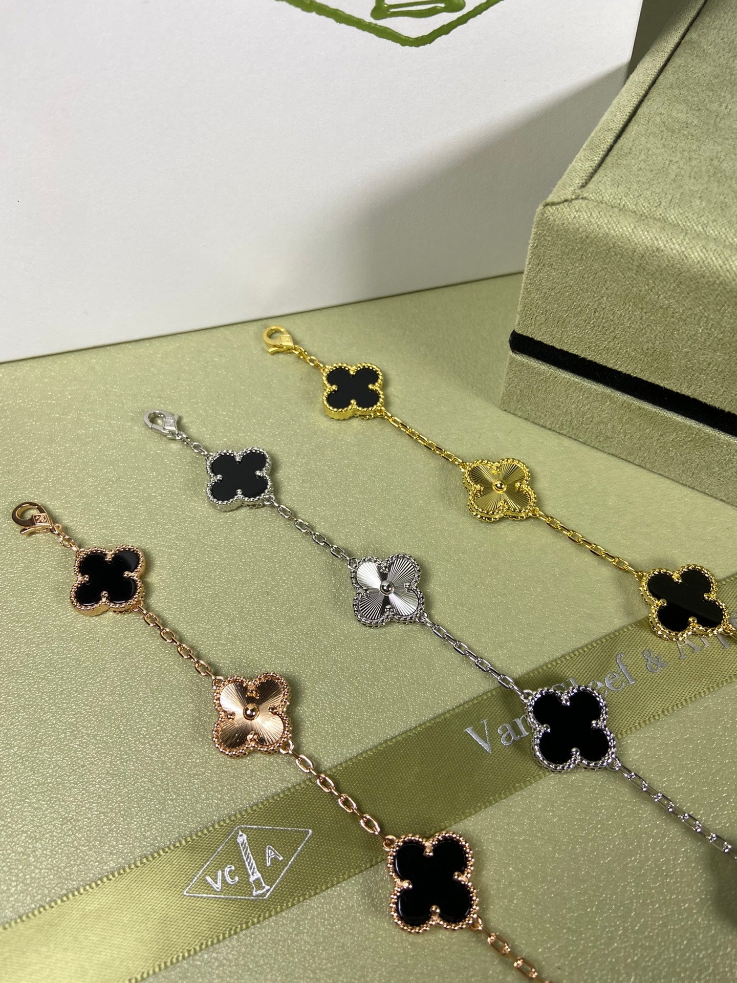 X5X94VA181K  Popular bracelets  5 flowers normal size1.5cm flower