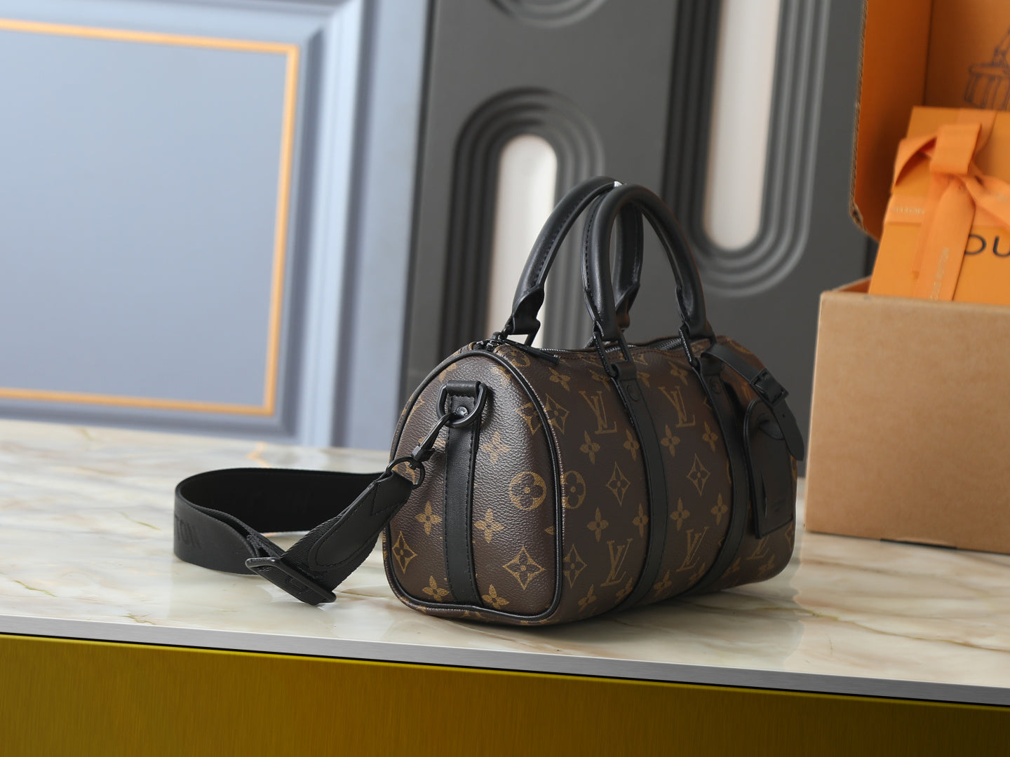 B1R76E53 Popular leather bag