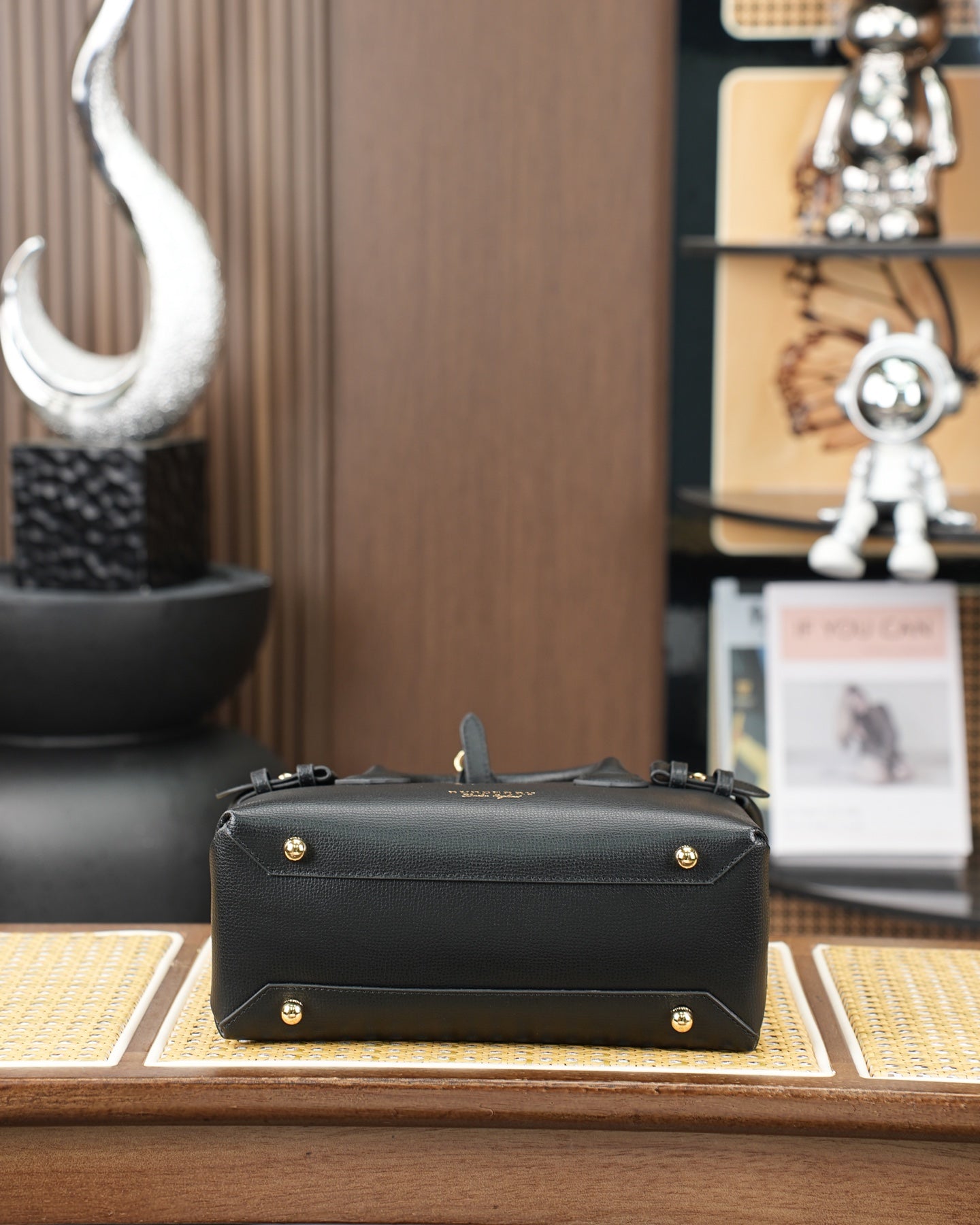 B1R76R20  Popular leather bag