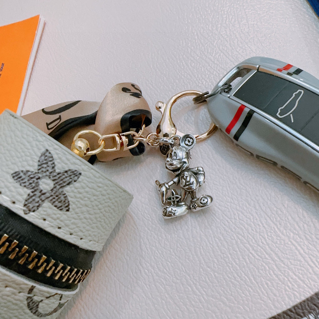 A1Z105E67 Popular bag 's charms accessories