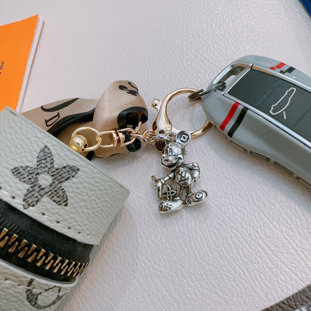 A1Z105E67 Popular bag 's charms accessories