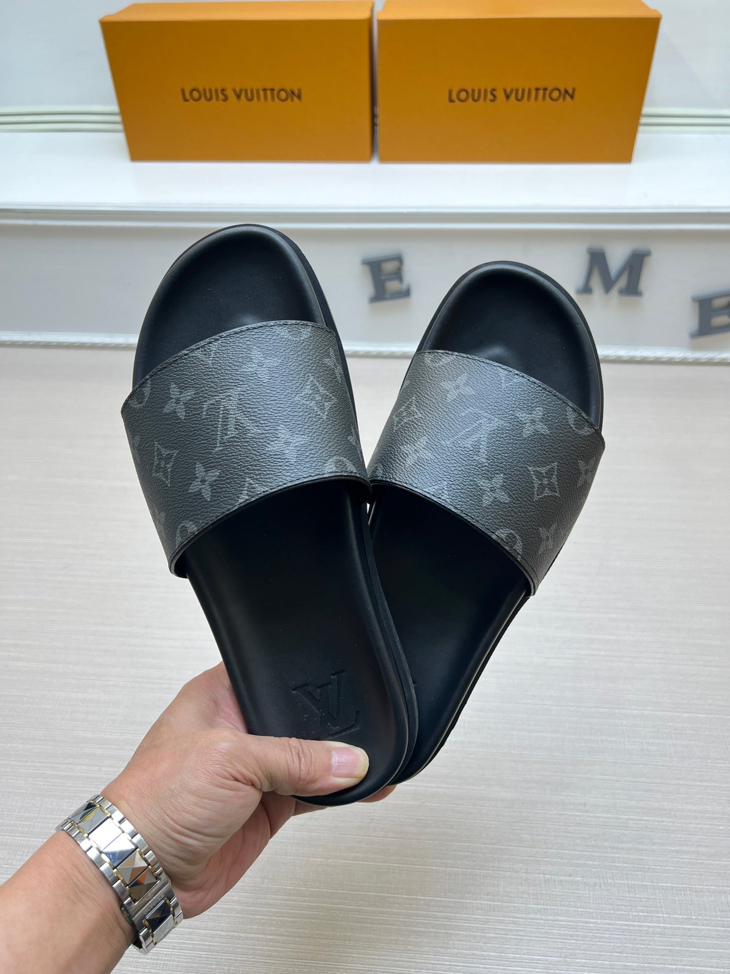 Z5ZE56 Popular slippers