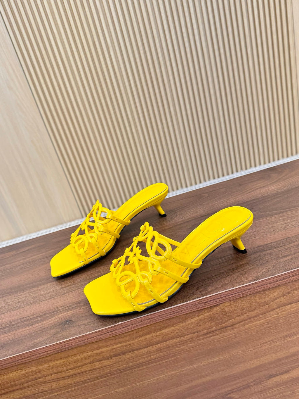 Z2X66A20 Popular high-quality leather Shoes