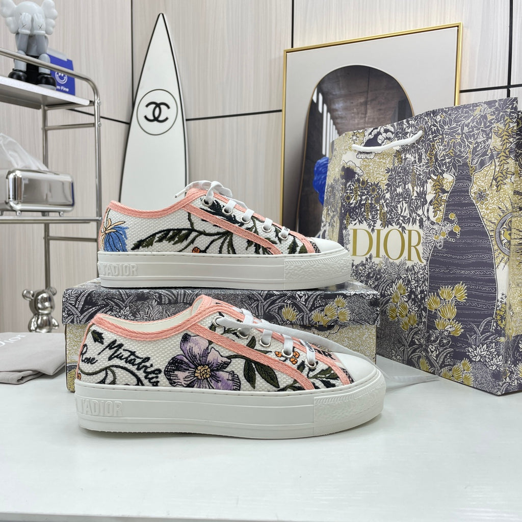 Z1XD66 Popular shoes