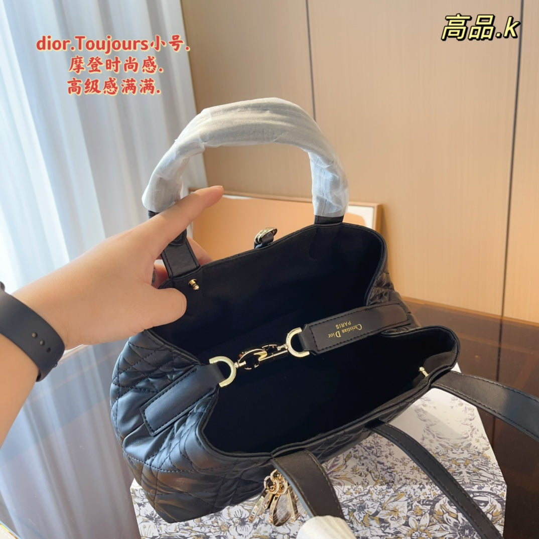 B16X93D107 Popular leather bag 
