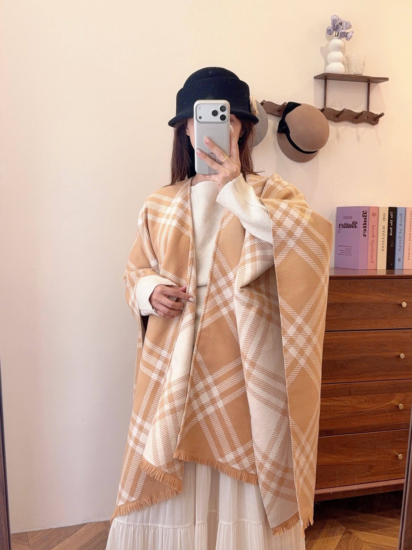 W1R86R47 Popular cape