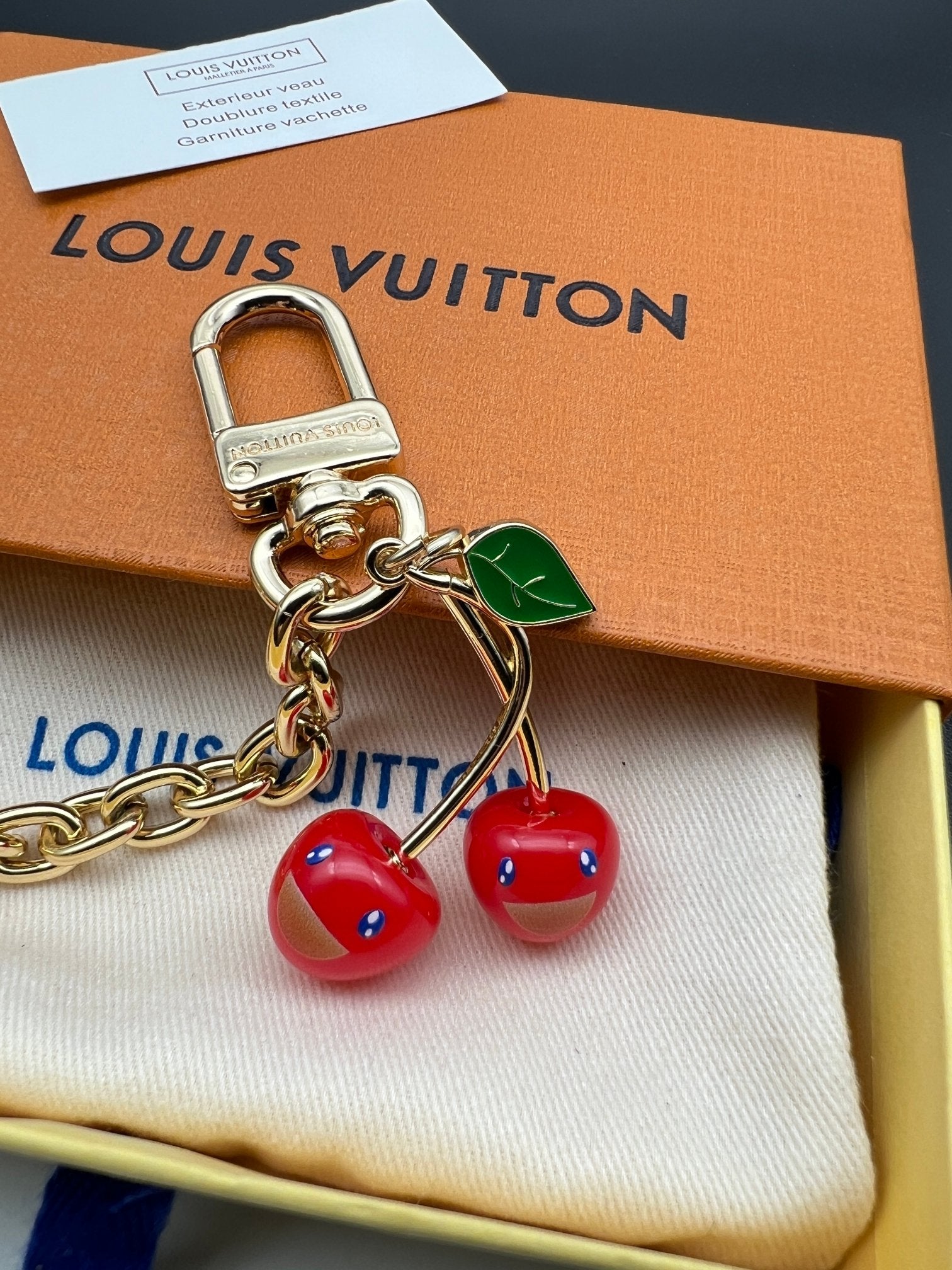 A1Z105E32 Popular bag 's charms accessories