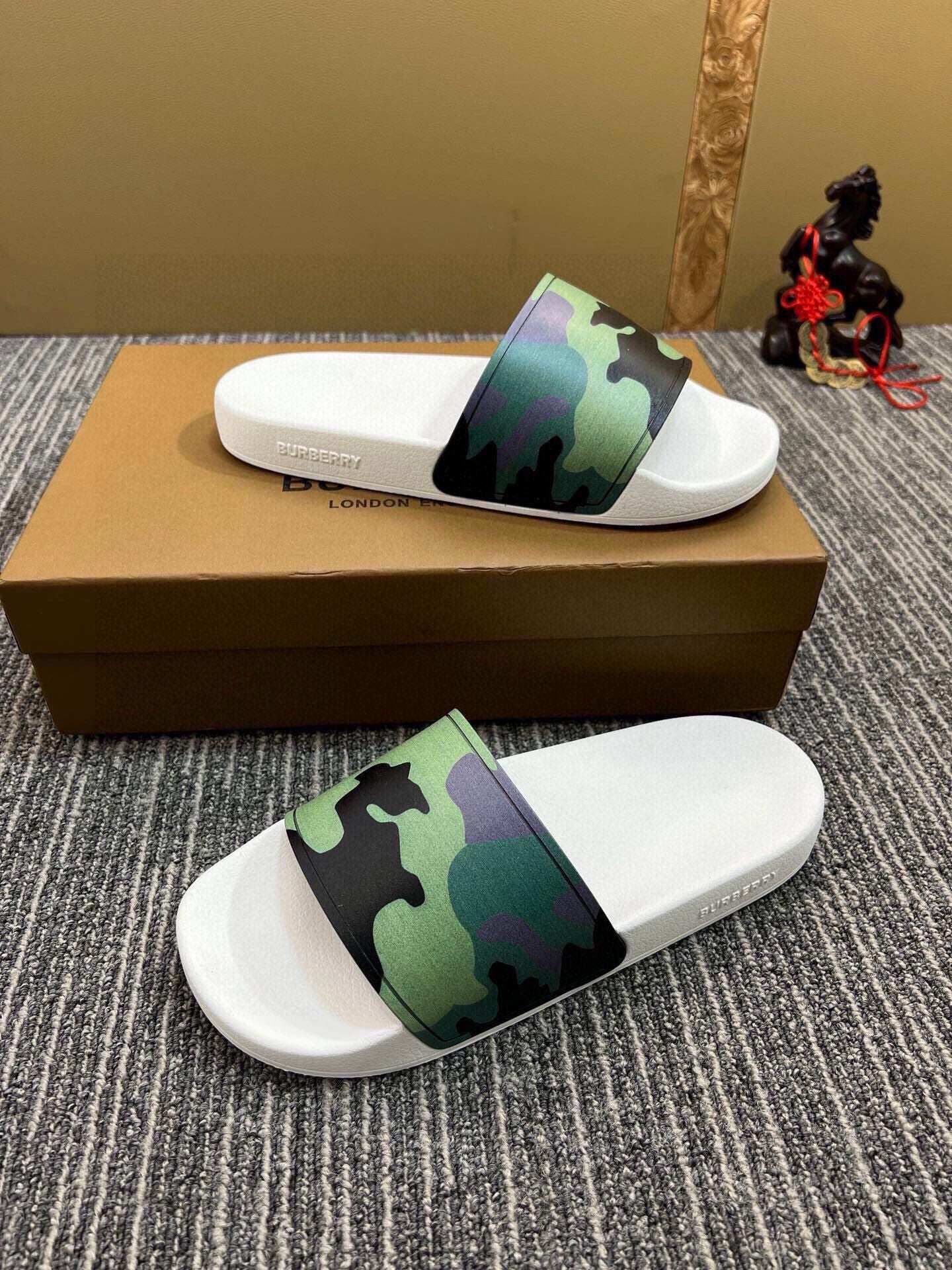 Z5Z35R261 Popular Slippers