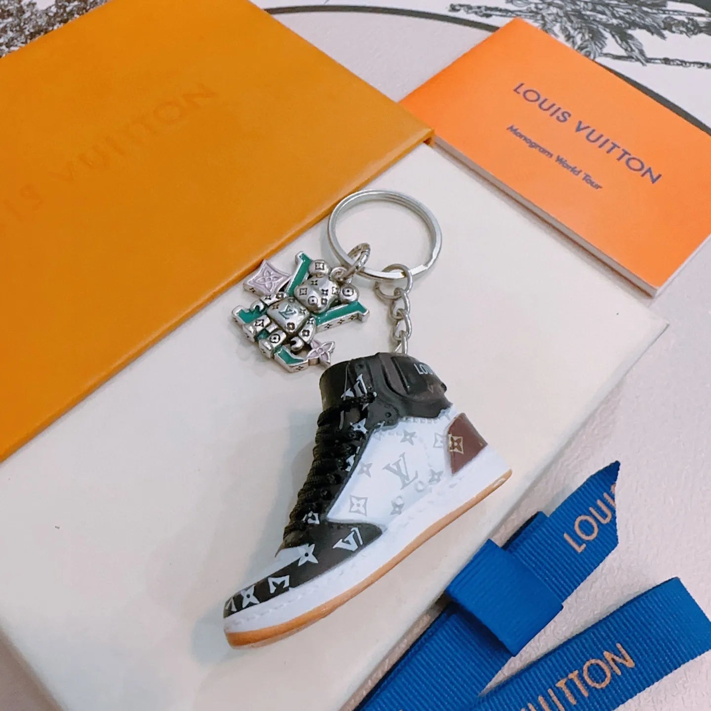 A1Z105E70 Popular bag 's charms accessories