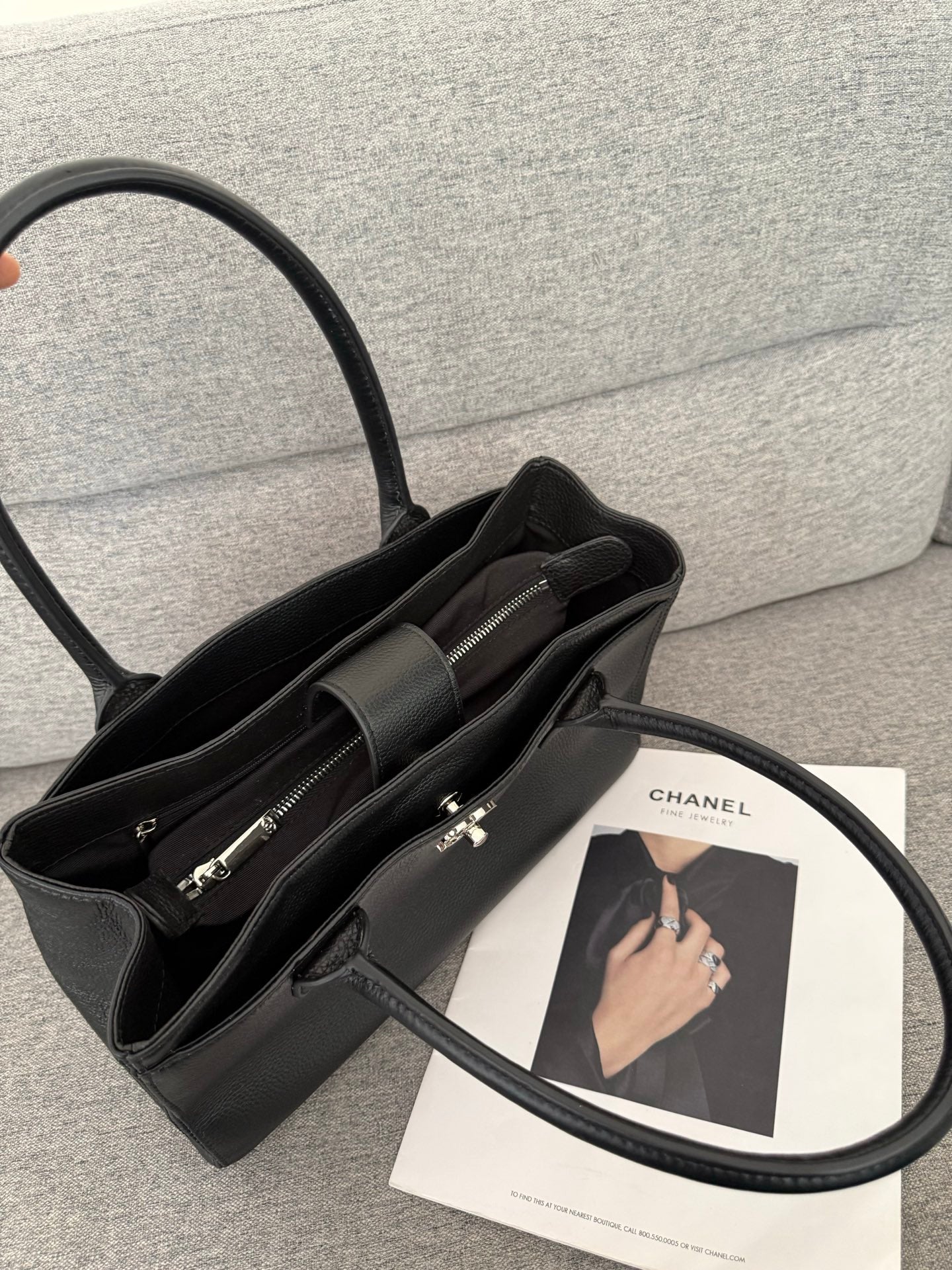B1R76C37 Popular leather bag