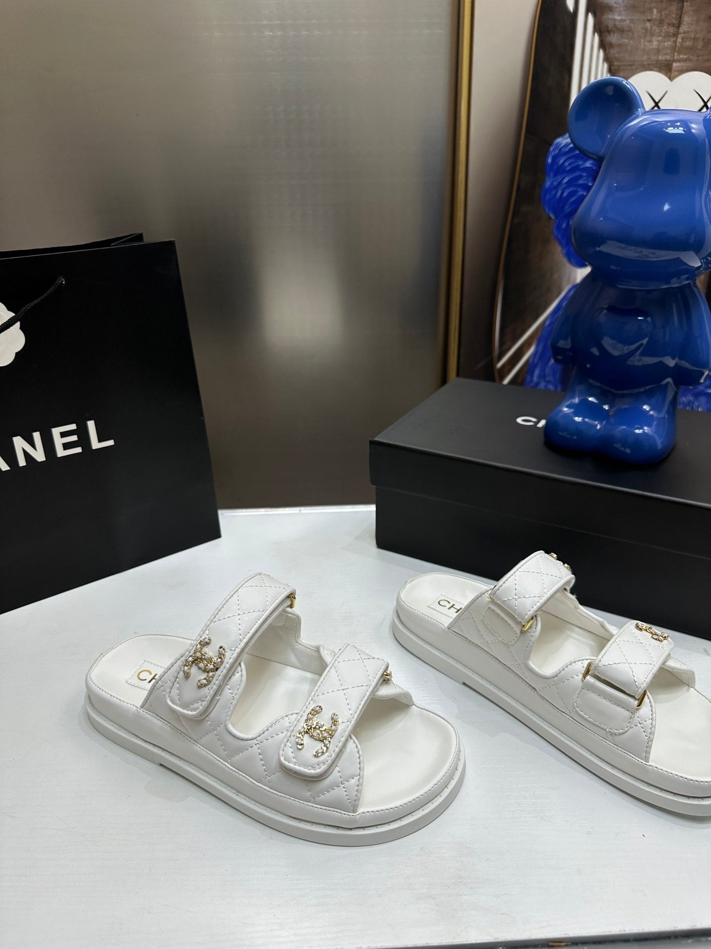 Z1R45C1  Popular sandals