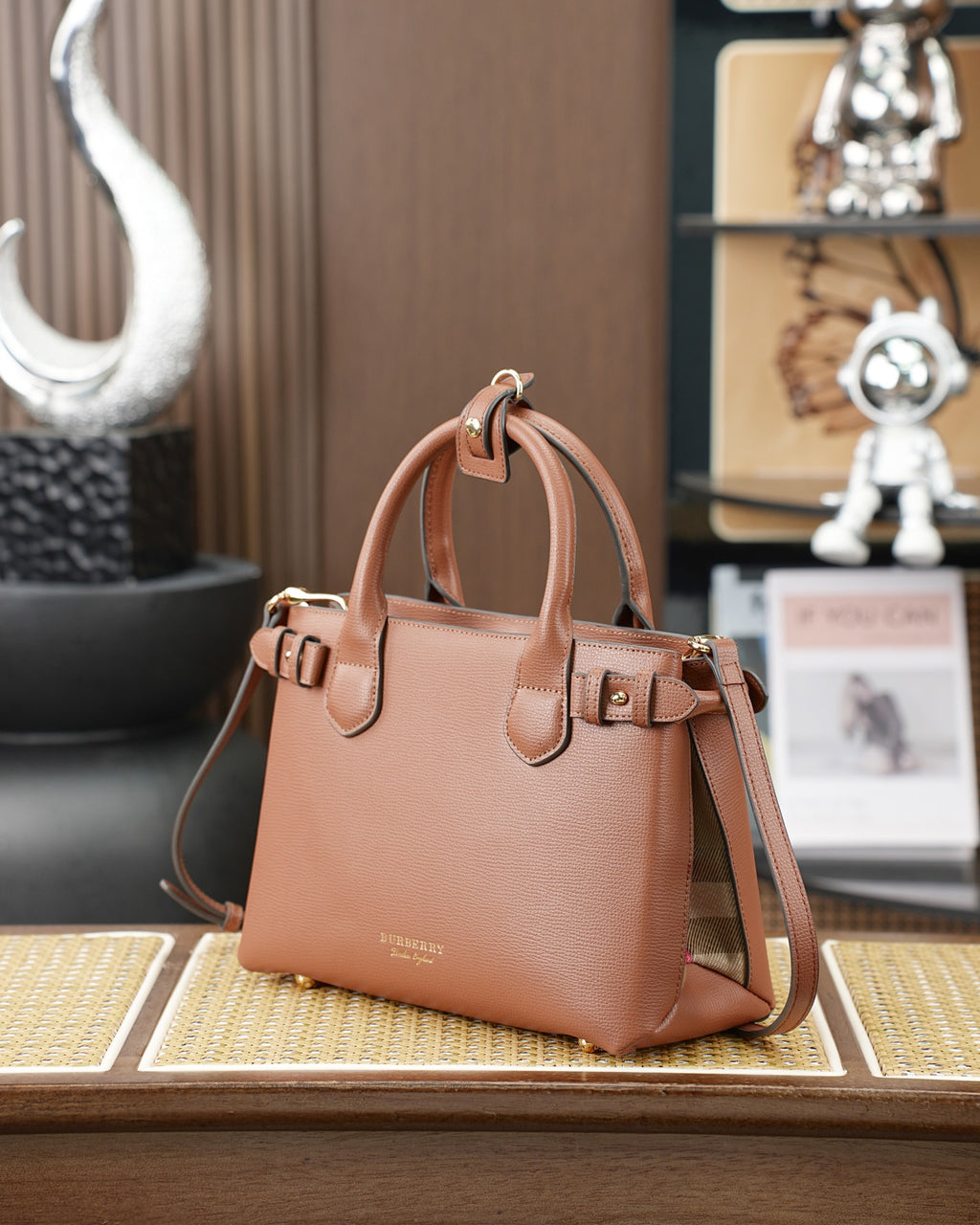 B1R76R20  Popular leather bag