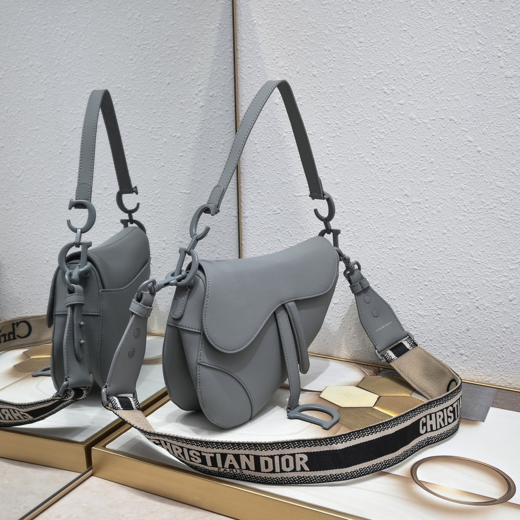 B1W35D115 Popular leather bag