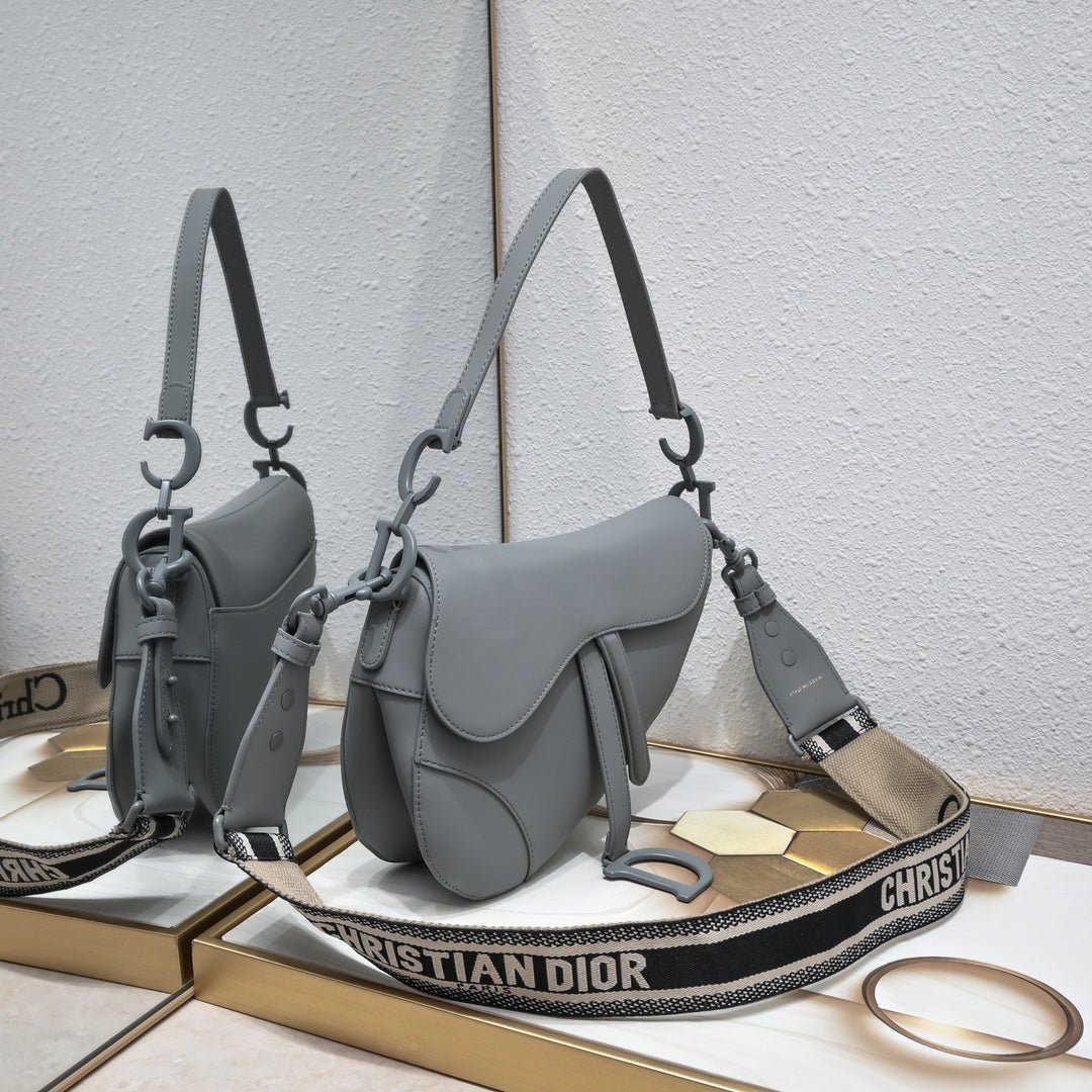 B1W35D115 Popular leather bag