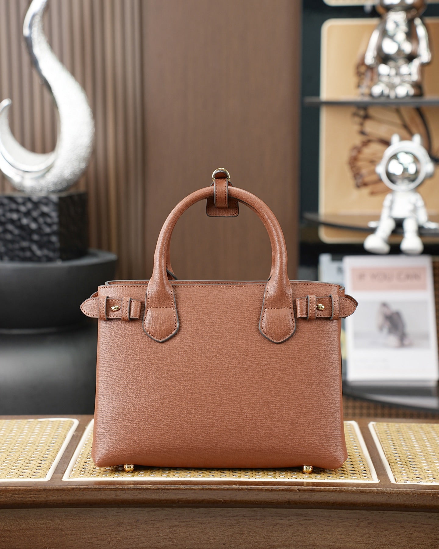 B1R76R20  Popular leather bag