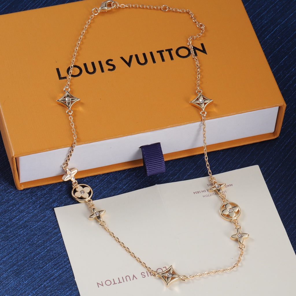 X1R75E31X Popular    Necklaces .
