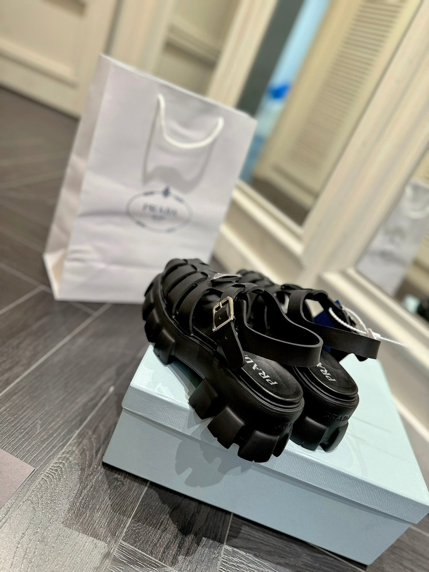 Z2R85P51  Popular high-quality shoes