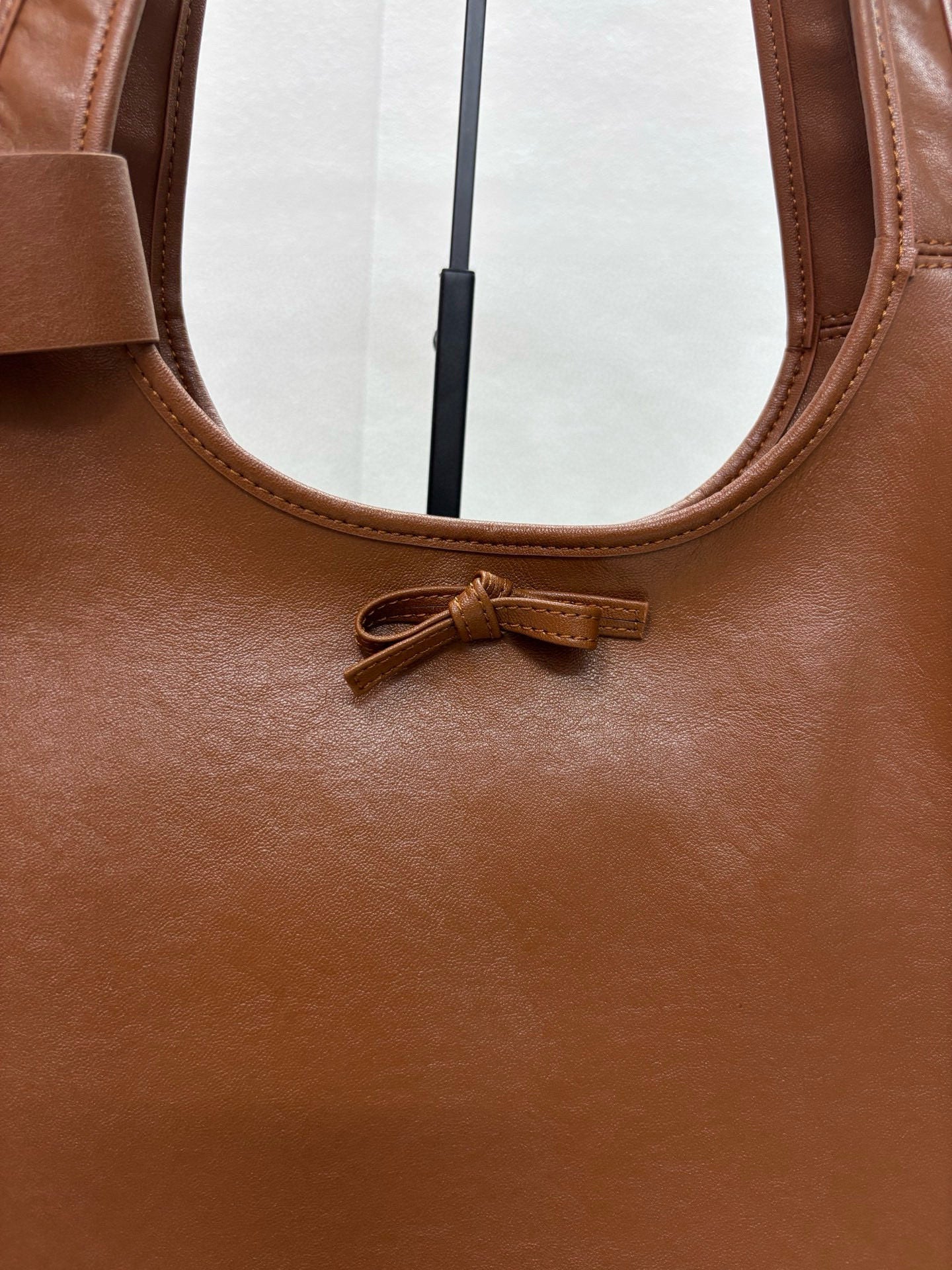 B1P46J147 Popular leather bags