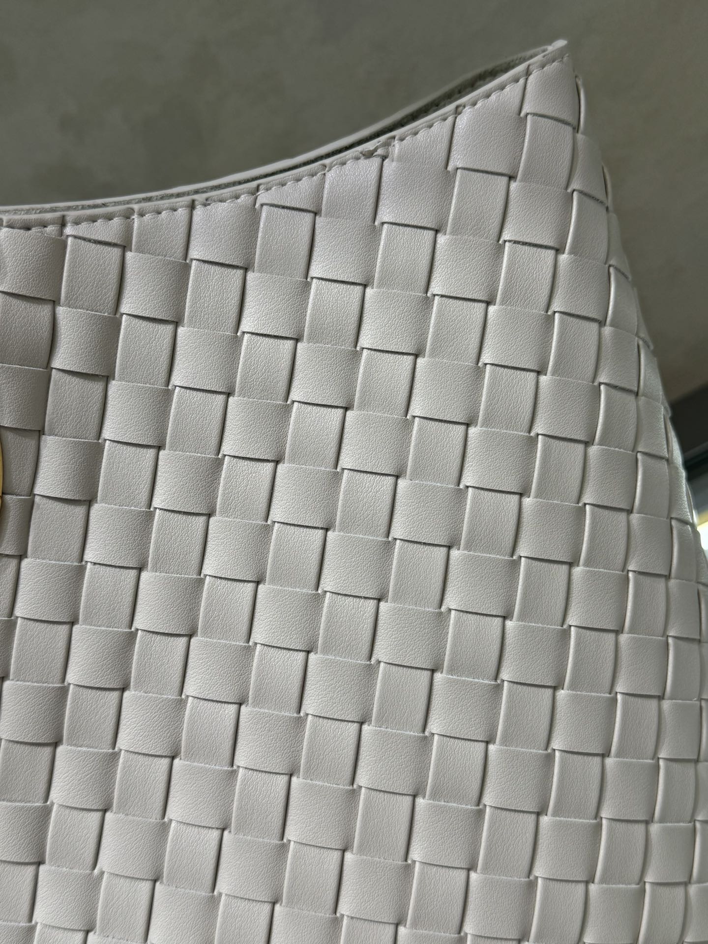 B1X104A70 Popular   High quality leather bag