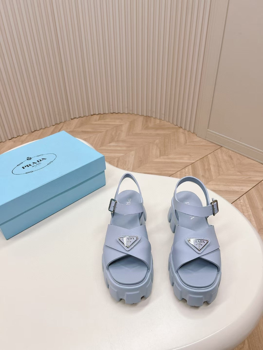 ZPX76P4 Popular sandals