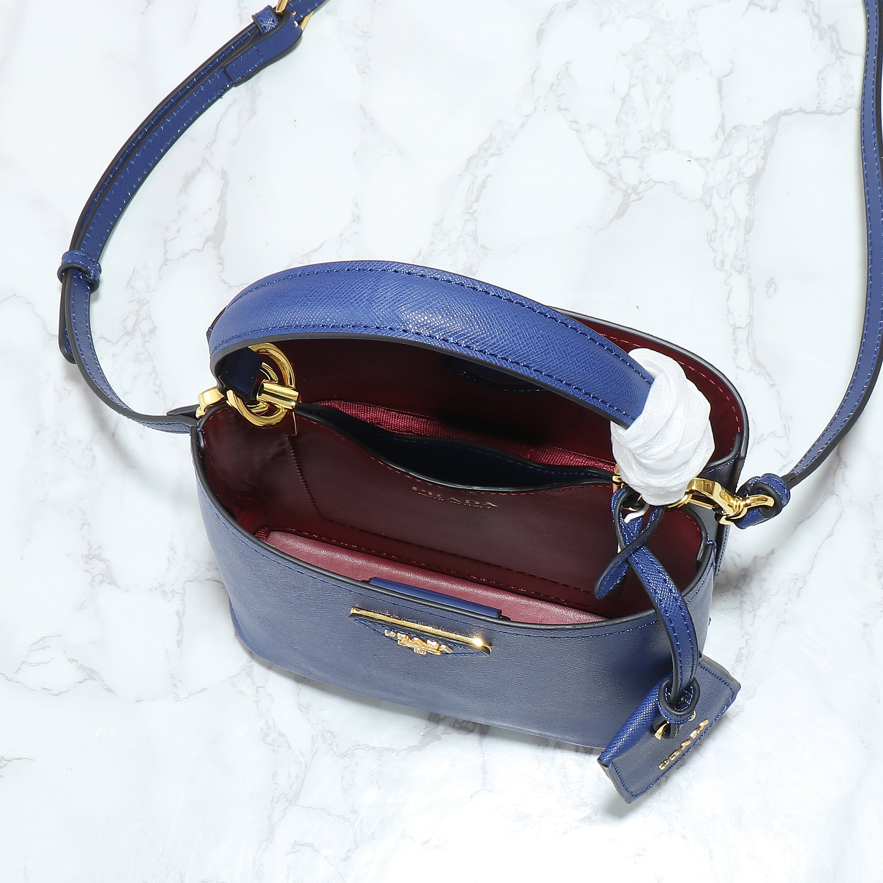 B1W35P102 Popular  leather bag