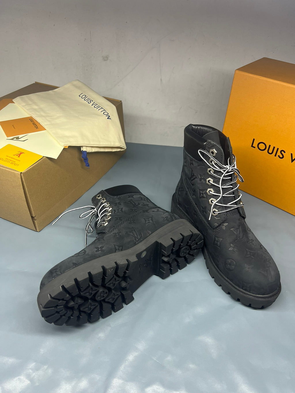 Z2Q105E382 Popular high-quality leather Boots