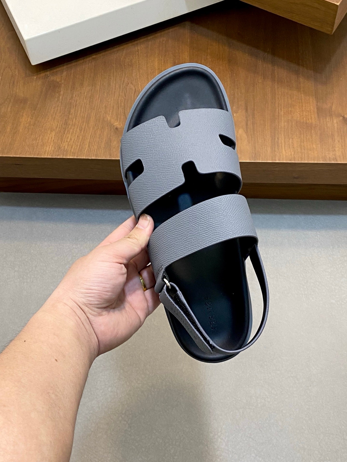 Z2P36H19 Popular high-quality leather Shoes