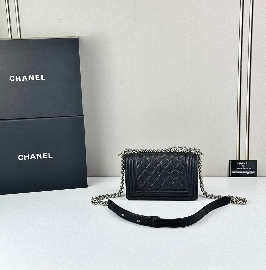 B1P36C17 Popular Caviar leather bag