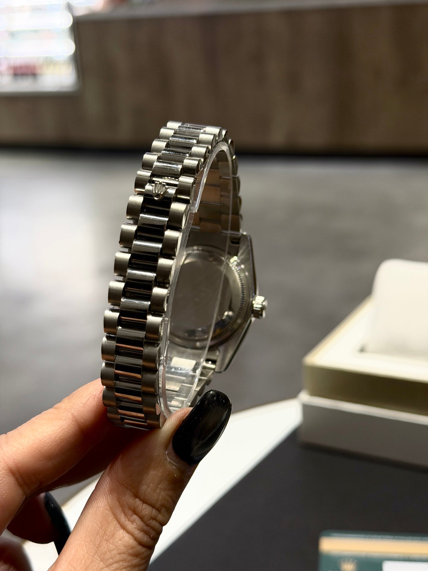 L1R36L24 Popular Watches