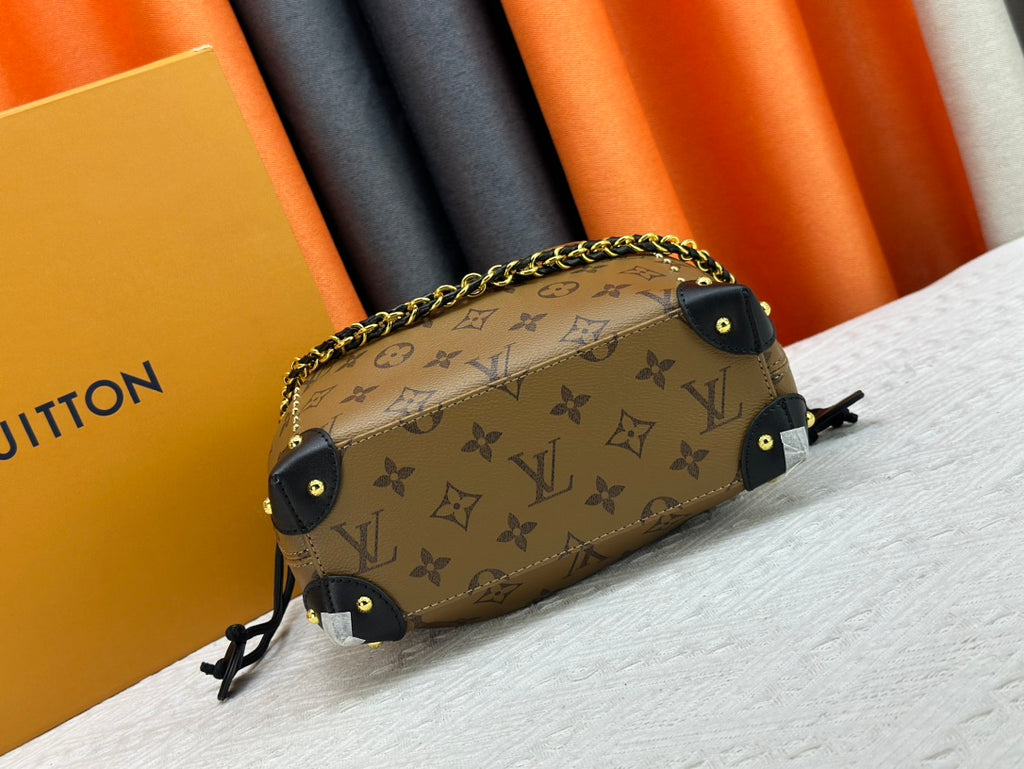 B1X104E56  Popular  leather bag