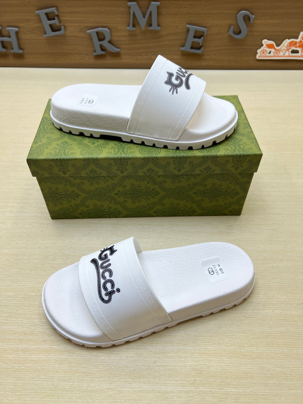 Z5R76B1 Popular Slippers