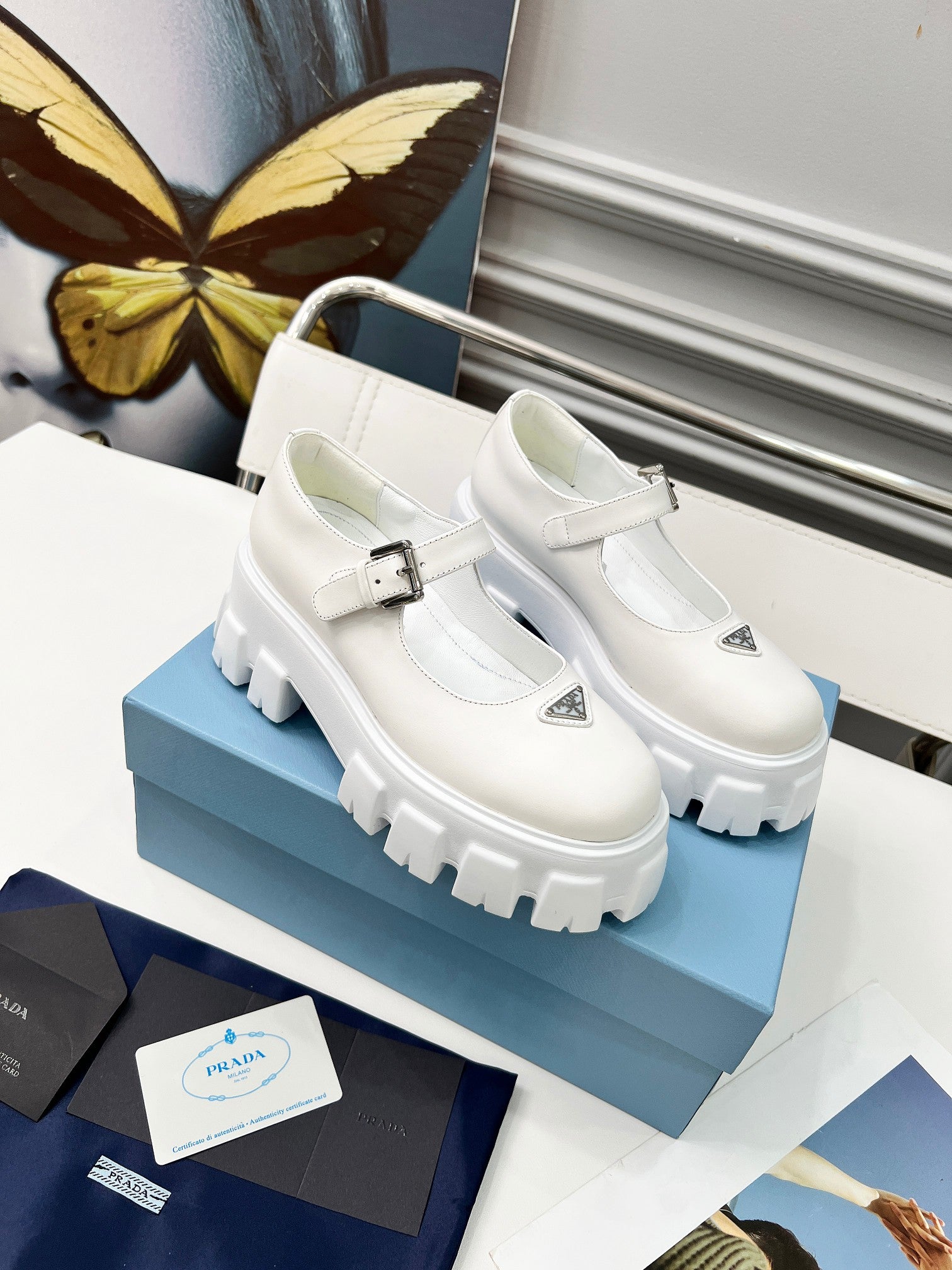 Z2Q95P143  Popular high-quality leather Shoes