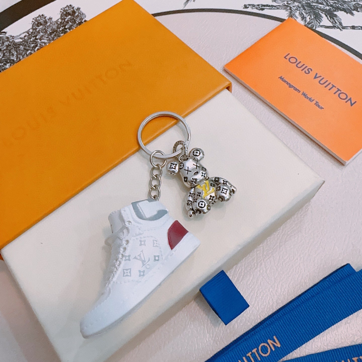 A1Z105E70 Popular bag 's charms accessories