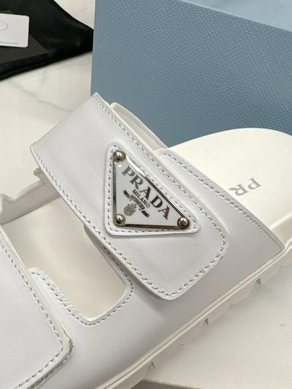 Z1ZPD26 Popular sandals