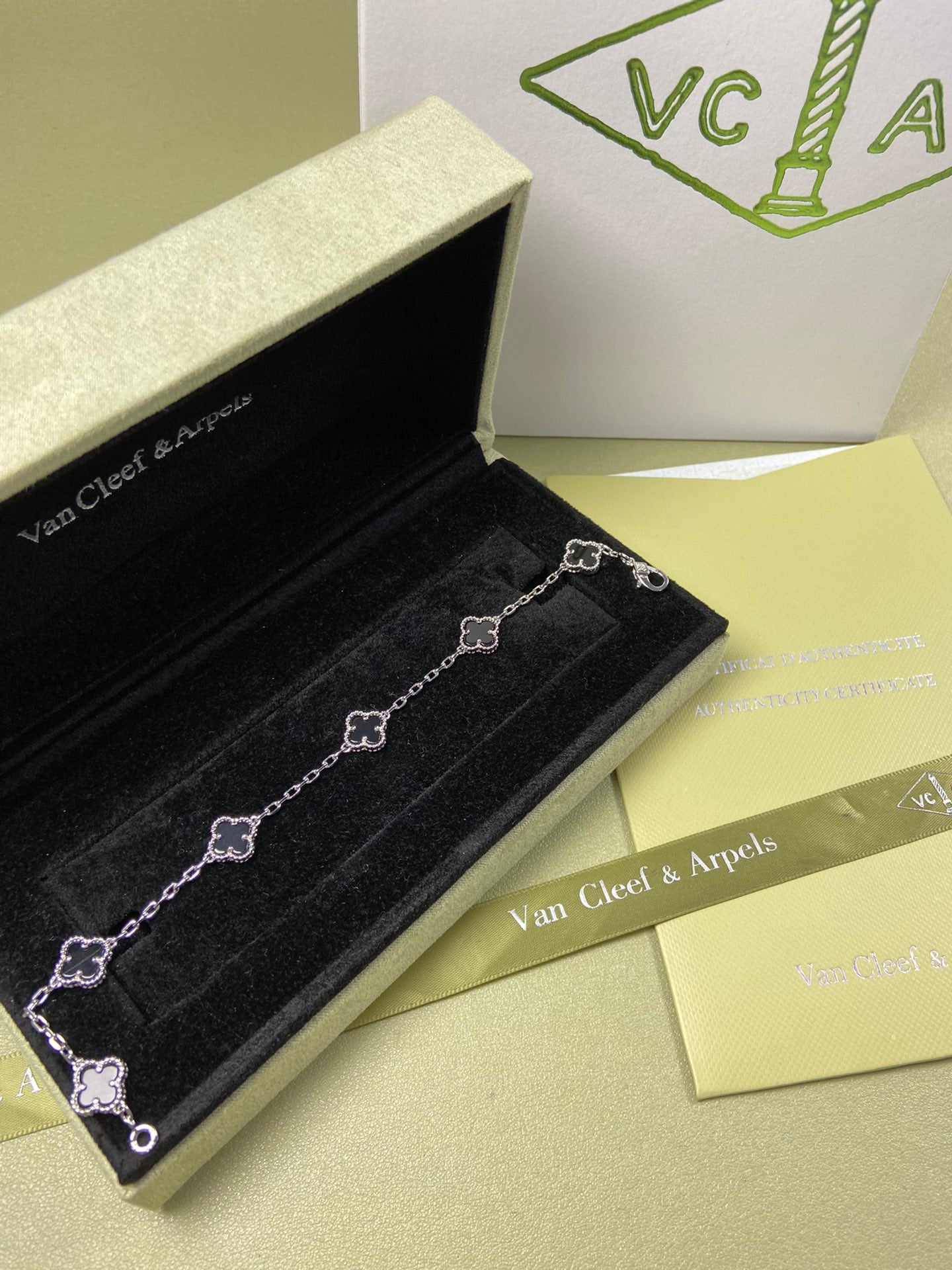 X5X94VA183K  Popular bracelets 6 flowers mini size 0.9cm flower