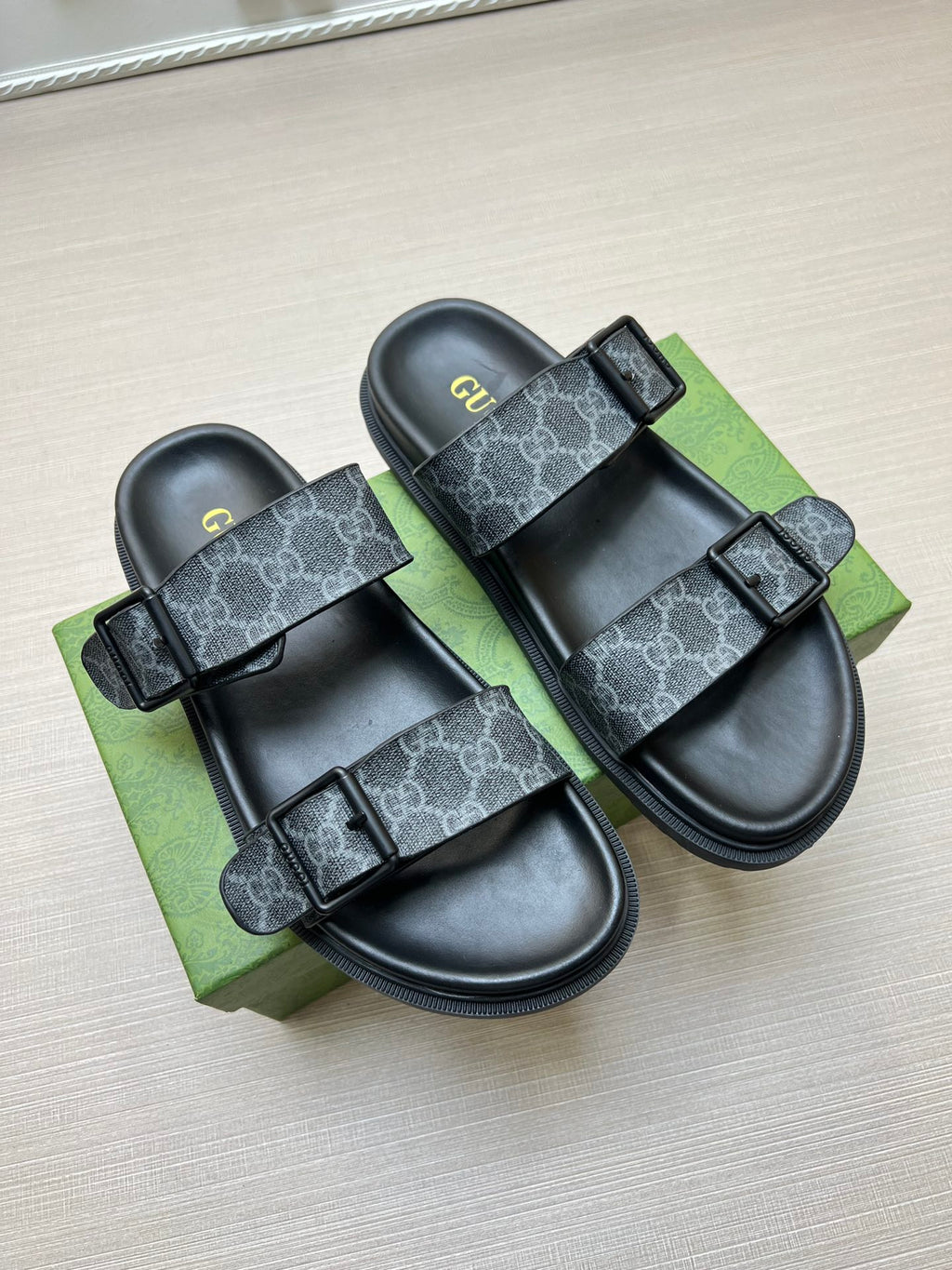 Z5ZB92 Popular slippers