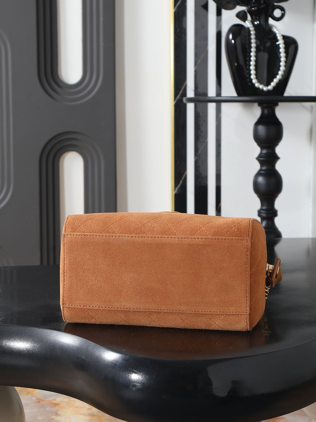 B1R76C22 Popular leather bag