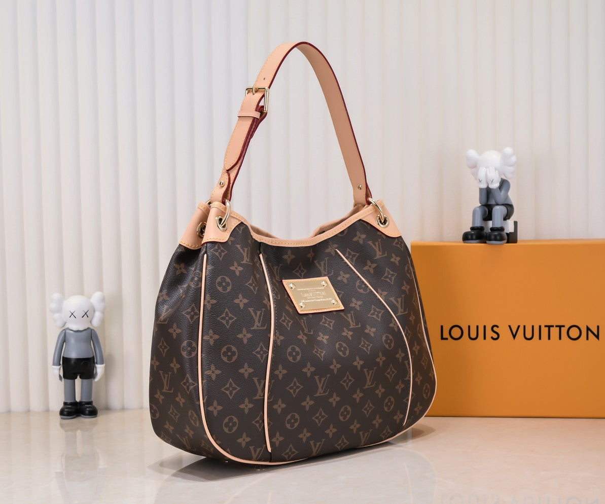 B1X43E63 Popular   leather bag 