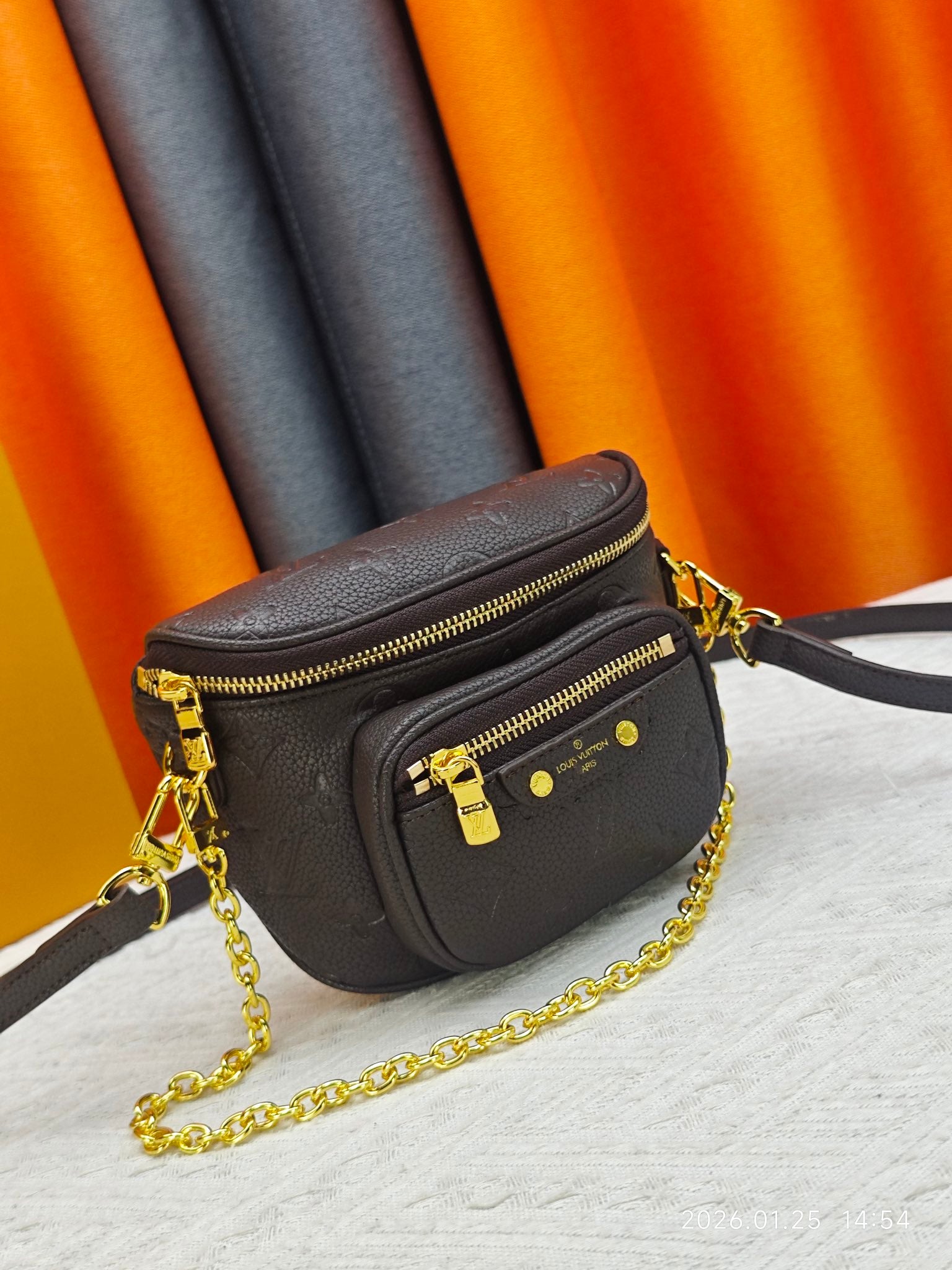 B1P46E75 Popular leather bag