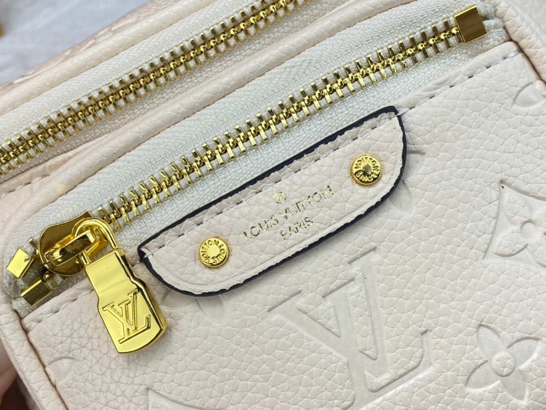 B1N55E57 Popular  leather bag
